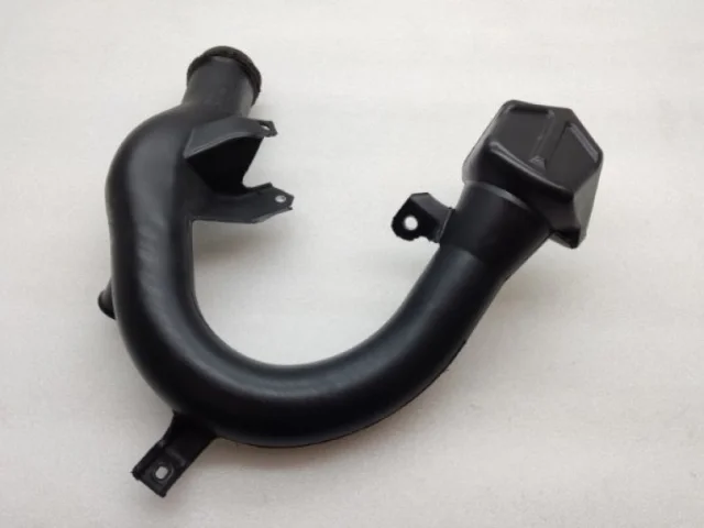 Впускной патрубок воздушного фильтра для Toyota RAV4 XA40 rest 2015-2019 на фотографиях