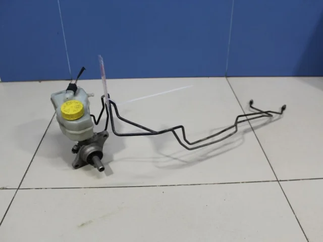 Бачок главного тормозного цилиндра для Skoda Rapid II 2020+ на фотографиях