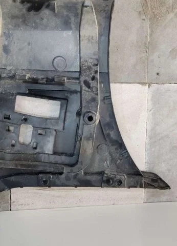 Кронштейн заднего бампера правый для BMW 7er G11/G12 2015-2021 на фотографиях