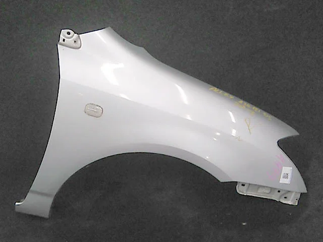 Крылья для Toyota Corolla E120/E130 Седан 2000-2007 на фотографиях