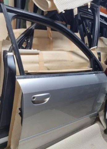Дверь передняя правая для Audi A4 B6 2000-2004 на фотографиях