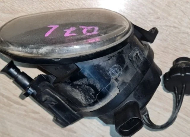 Противотуманка (ПТФ) передняя левая для Audi Q7 4L 2005-2015 на фотографиях