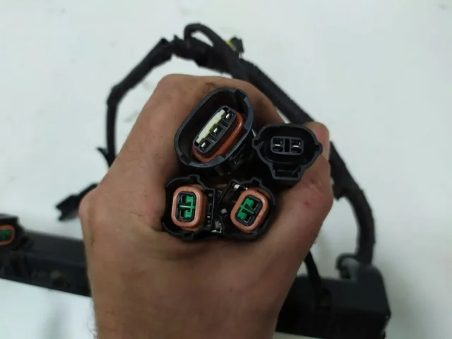 Проводка моторного отсека для Hyundai Solaris 1 рестайлинг 2014-2017 на фотографиях