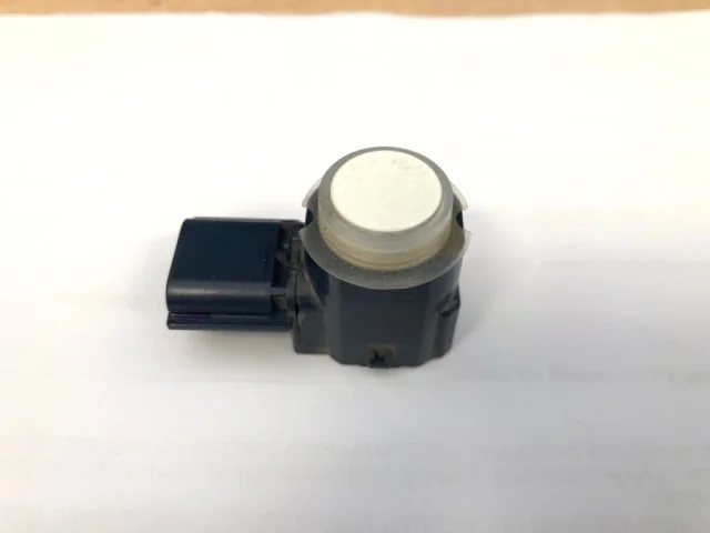 Датчик парктроника задний для Mitsubishi Outlander III 3 rest GF0W 2018-2022 на фотографиях