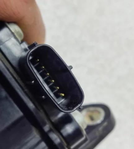 Электронная педаль газа для Toyota RAV4 XA30 2005-2012 на фотографиях