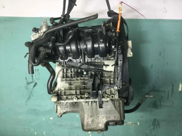 Двигатель без навесного для Volkswagen Polo IV Седан (9N2) 2003-2005 на фотографиях