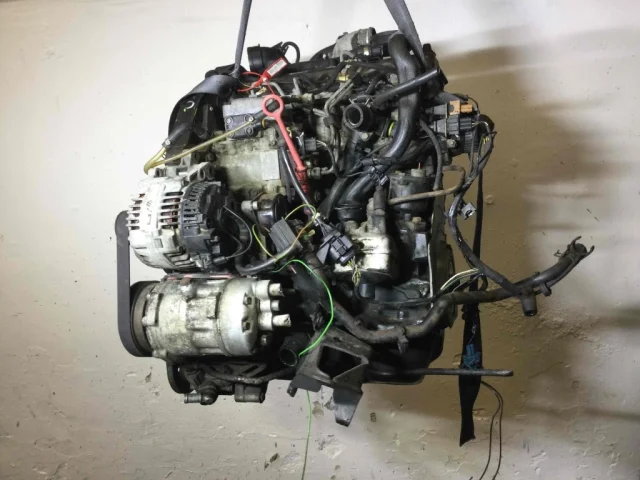 Двигатель без навесного для Volkswagen Passat (B4, Typ 3A) 1993-1997 на фотографиях