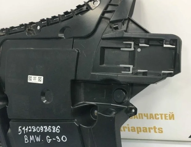 Кронштейн заднего бампера левый для BMW 5er G30 2016-2023 на фотографиях