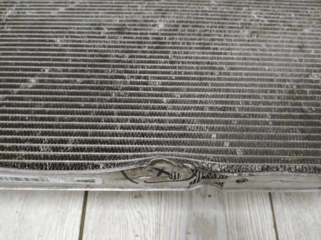 Радиатор охлаждения ДВС для BMW 3er F30 2011-2019 на фотографиях