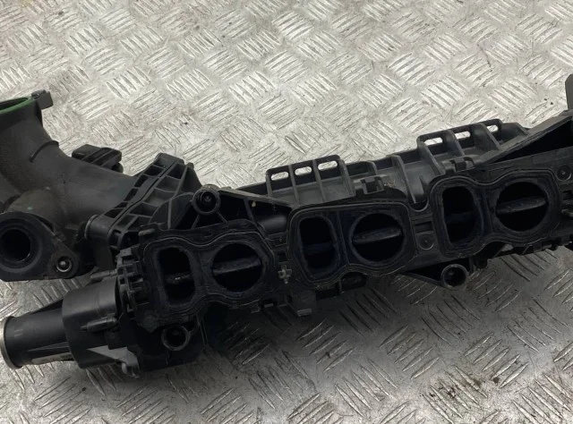 Впускной коллектор для BMW 3er F30 2011-2019 на фотографиях