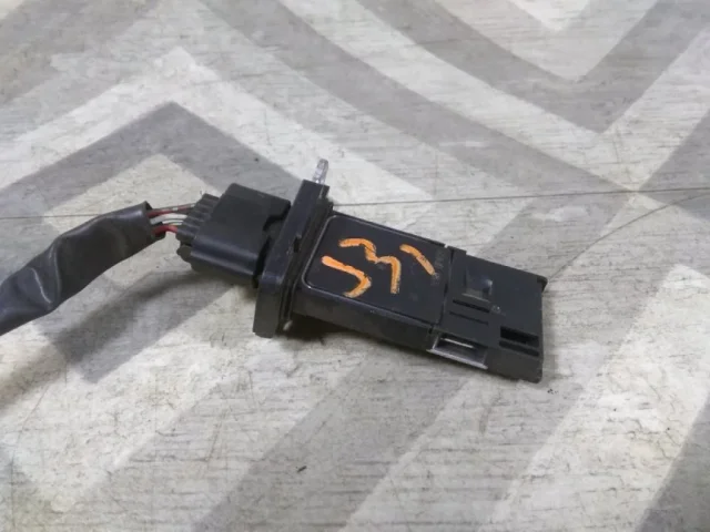 Датчик массового расхода воздуха для Nissan X-Trail T30 RU 2001-2007 на фотографиях