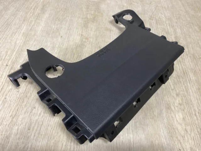 Подушка безопасности в колени для Mitsubishi Outlander III 2 rest GF0W 2015-2018 на фотографиях