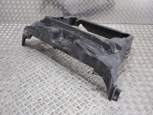 Панель радиатора (телевизор) для Ford Explorer U502 2011-2016 на фотографиях