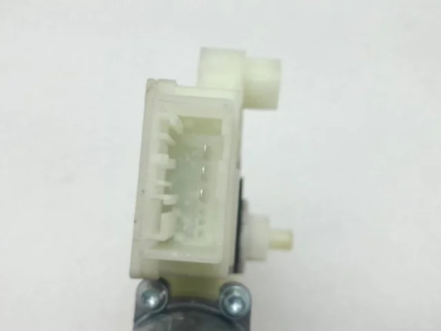 Мотор стеклоподъемника передний правый для Skoda Rapid I rest NH3 2017-2020 на фотографиях