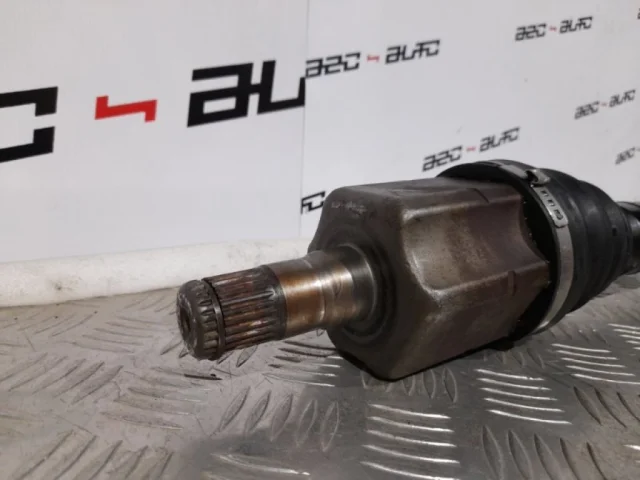 Привод передний правый для Volkswagen Passat (B6, Typ 3C) 2005-2010 на фотографиях