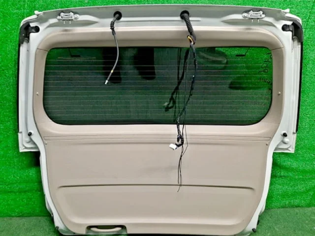 Двери для Toyota Alphard H10 2002-2008 на фотографиях