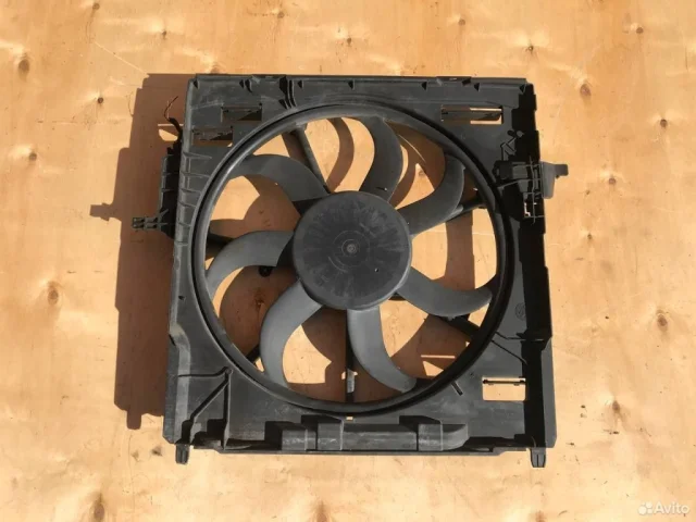 Вентилятор радиатора охлаждения ДВС для BMW X5 Е70 2006-2013 на фотографиях