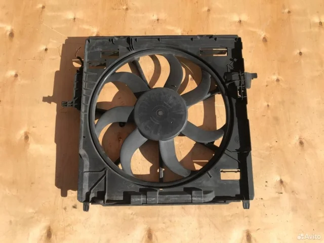 Вентилятор радиатора охлаждения ДВС для BMW X5 Е70 2006-2013 на фотографиях