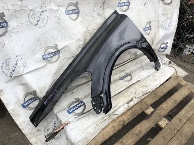 Крыло левое для Volvo C30 MK 2006-2013 на фотографиях