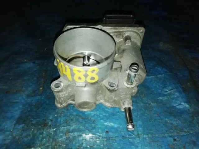 Дроссельная заслонка для Toyota RAV4 XA40 2013-2015 на фотографиях