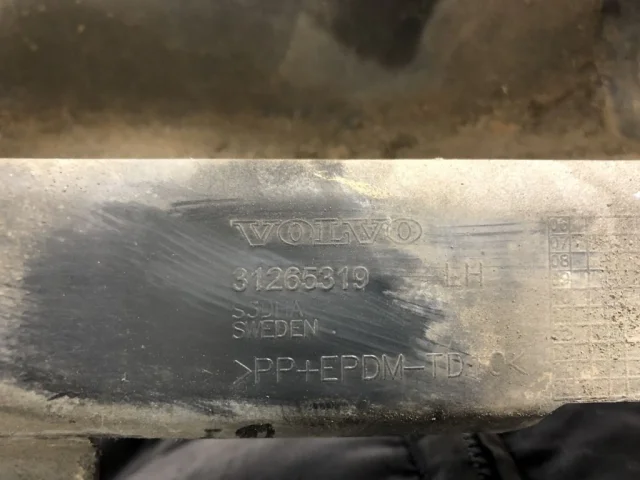 Накладка порога левая для Volvo XC70 BZ 2007-2016 на фотографиях