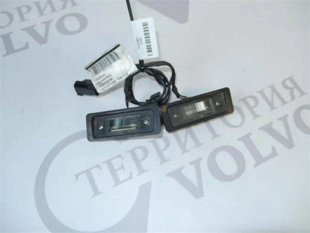 Фонарь подсветки номера левый для Volvo C30 MK 2006-2013 на фотографиях