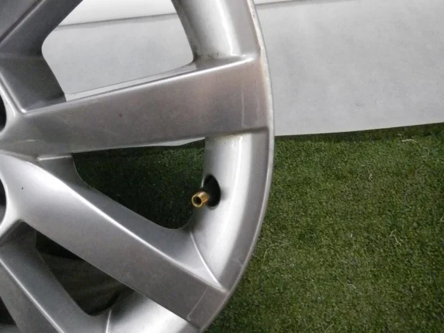 Диск колесный литой для Skoda Rapid I NH3 2012-2017 на фотографиях