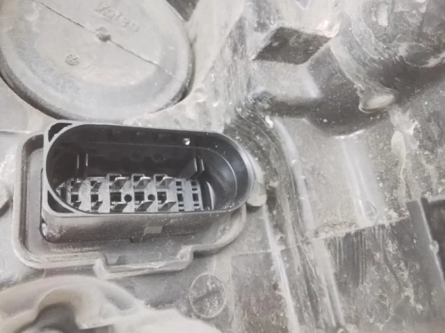 Фара ксенон левая для Skoda Rapid II 2020+ на фотографиях