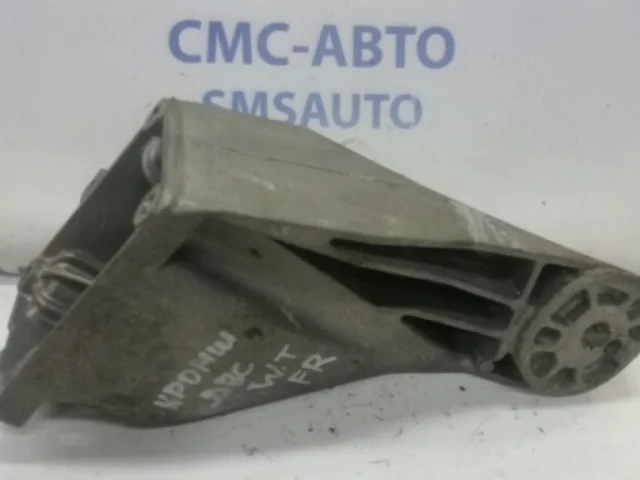 Кронштейн подушки двигателя для Volkswagen Touareg II (7P5) 2010-2014 на фотографиях