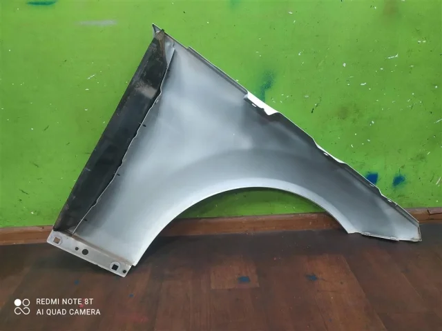 Крыло левое для Mercedes-Benz C class CL203 2000-2008 на фотографиях