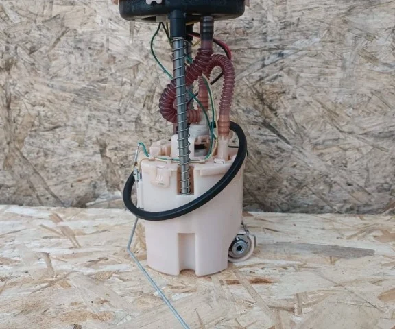 Топливный насос для Suzuki Grand Vitara 2005-2014 на фотографиях