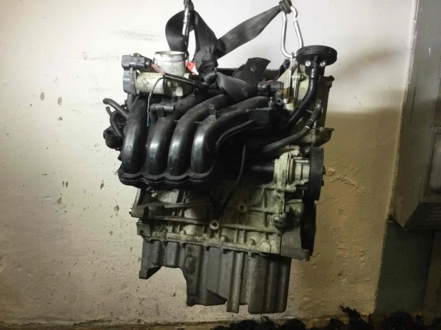Двигатель без навесного для Volkswagen Polo IV (9N3) 2005-2009 на фотографиях