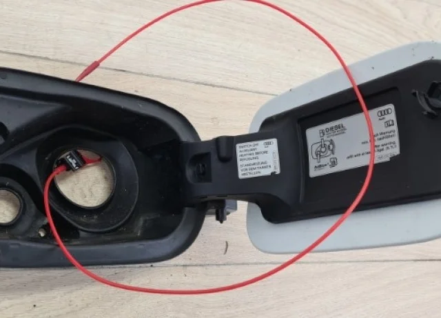 Лючок топливного бака для Audi Q7 4M 2015+ на фотографиях