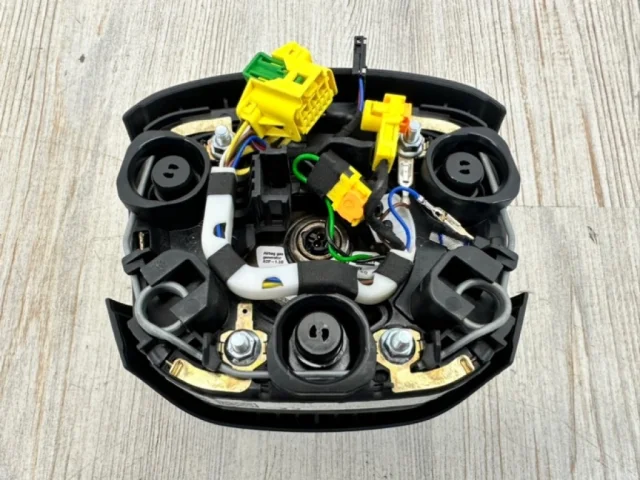 Подушка безопасности водителя для Audi Q7 4M 2015+ на фотографиях