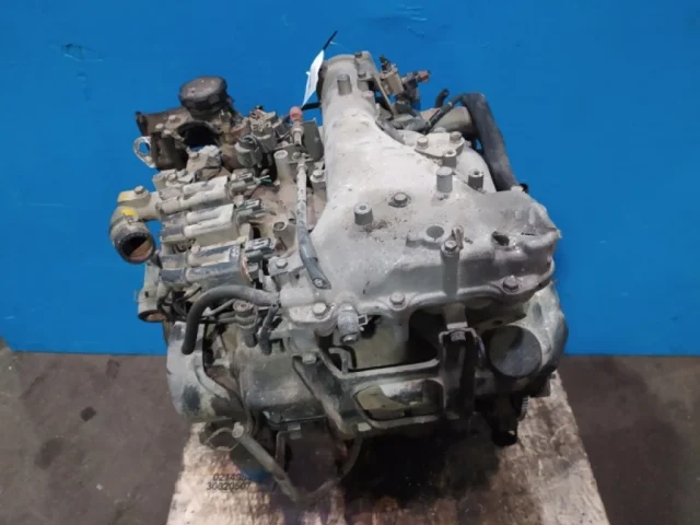 Двигатель без навесного для Mitsubishi Pajero V60 3dr 1999-2006 на фотографиях