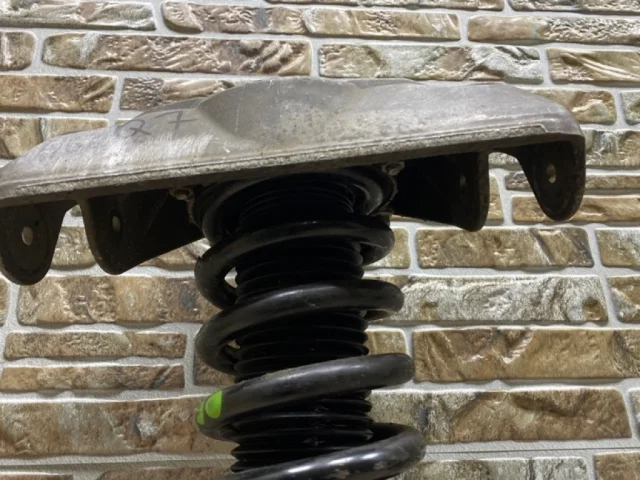 Амортизатор передний левый для Audi Q7 4L 2005-2015 на фотографиях