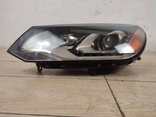 Фара ксенон левая для Volkswagen Touareg II (7P5) 2010-2014 на фотографиях