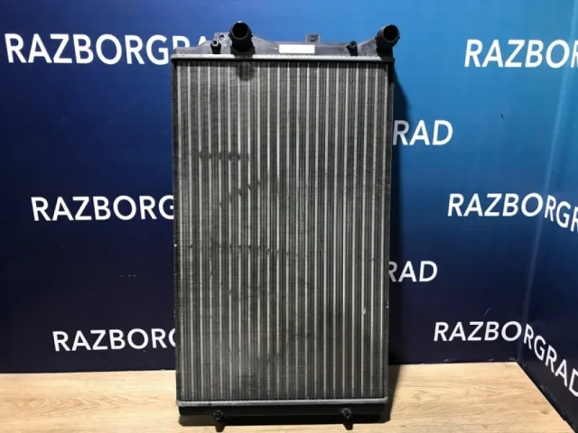 Радиатор охлаждения ДВС для Volkswagen Golf VI (5K) 2008-2012 на фотографиях