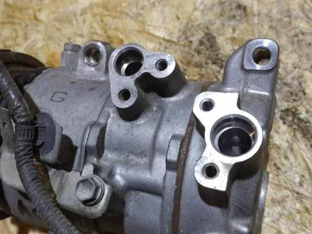 Компрессор кондиционера для Toyota Alphard H20 2008-2015 на фотографиях