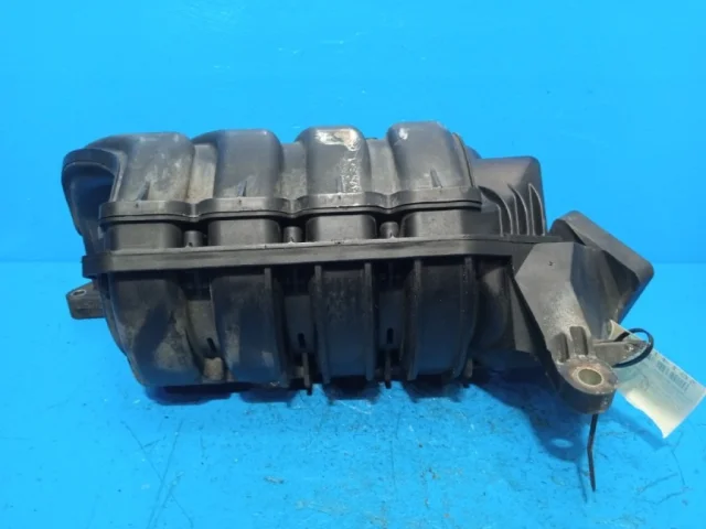 Впускной коллектор для Toyota Corolla E120/E130 Седан 2000-2007 на фотографиях