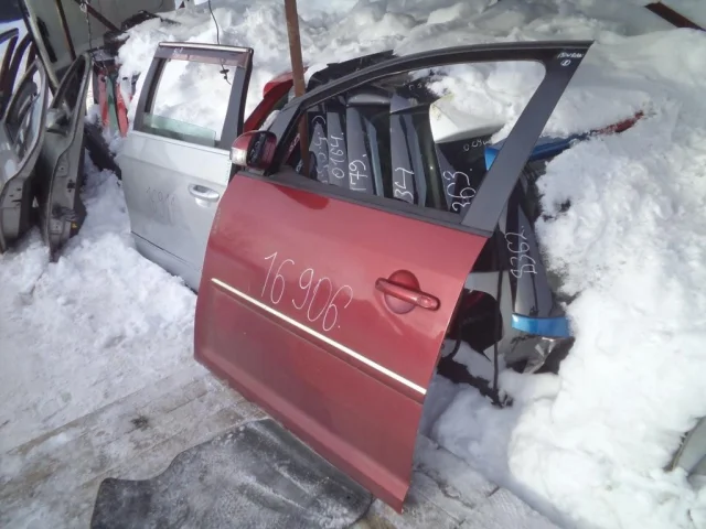 Стекла и зеркала для Volkswagen Touran 1T 2003-2015 на фотографиях