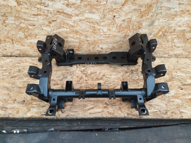 Подрамник двигателя для Mitsubishi Pajero V90 5dr 2006-2011 на фотографиях