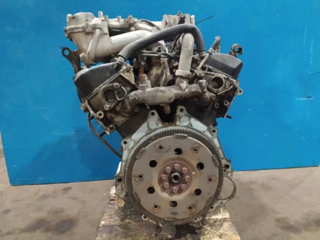 Двигатель без навесного для Mitsubishi Pajero V60 3dr 1999-2006 на фотографиях