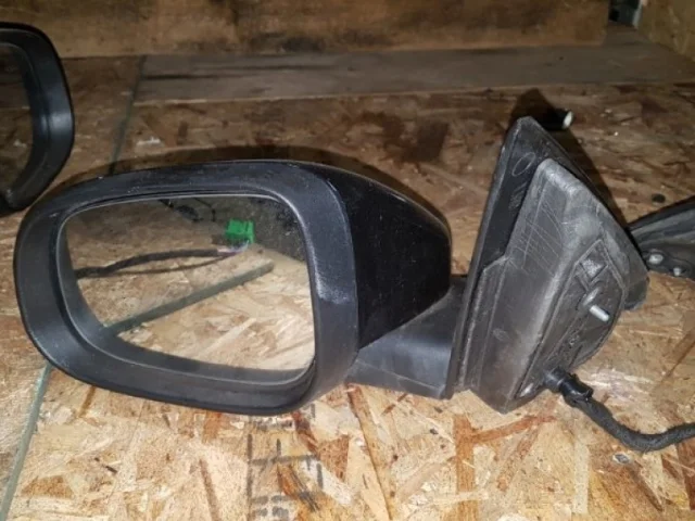 Зеркало боковое левое для Volvo C30 MK 2006-2013 на фотографиях