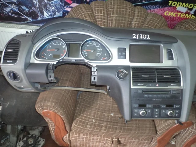 Приборная панель для Audi Q7 4L 2005-2015 на фотографиях