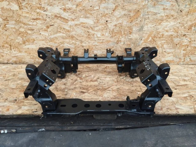 Подрамник двигателя для Mitsubishi Pajero V90 5dr 2006-2011 на фотографиях