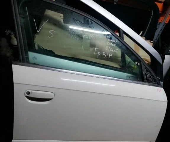 Дверь передняя правая для Audi A4 B7 Avant 2004-2008 на фотографиях