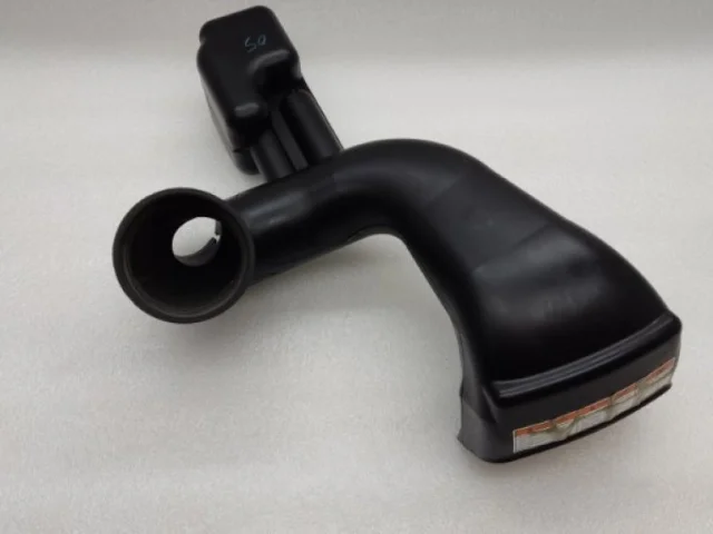 Впускной патрубок воздушного фильтра для Suzuki Grand Vitara 2005-2014 на фотографиях