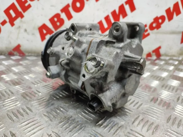 Компрессор кондиционера для Toyota RAV4 XA40 2013-2015 на фотографиях