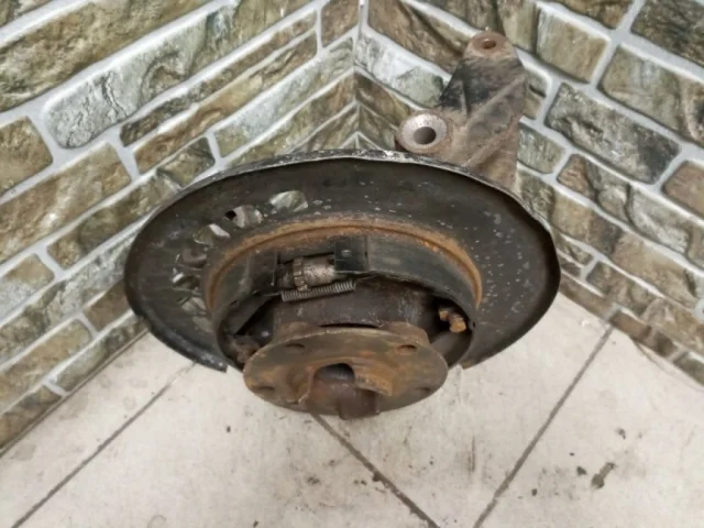 Кулак задний левый для Audi Q7 4L 2005-2015 на фотографиях